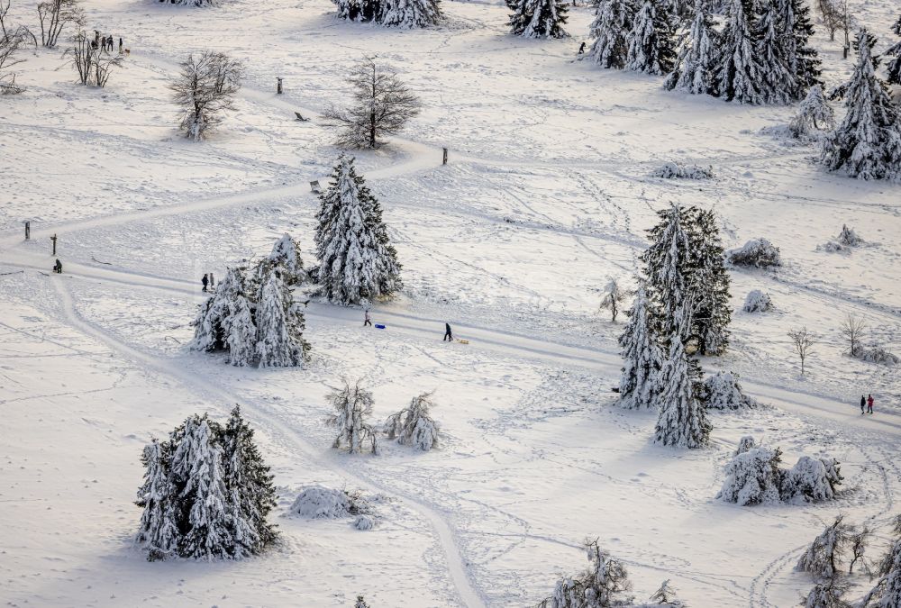 Winterberg aus der Vogelperspektive: Wintersportgebiet in Winterberg im Bundesland Nordrhein-Westfalen, Deutschland