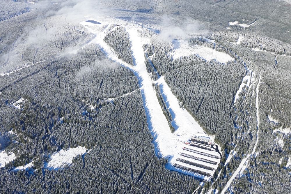 Braunlage aus der Vogelperspektive: Wintersportler im Skigebiet Braunlage (Harz) in Niedersachsen