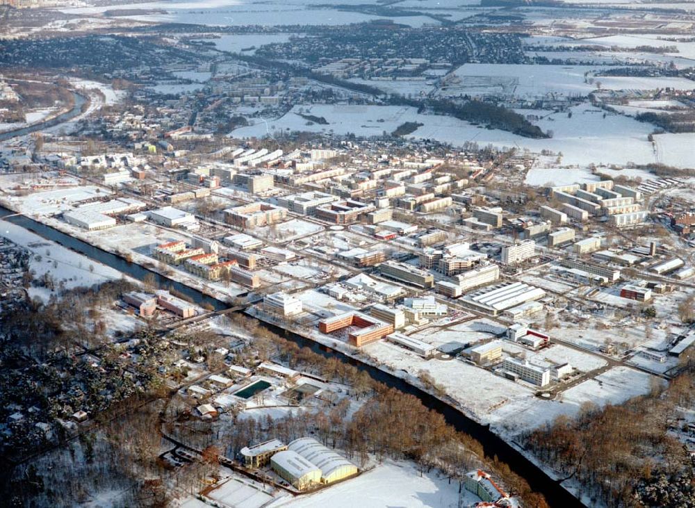 Luftbild Teltow - Winterstimmung über dem Industriegebiet Teltow am Teltowkanal.