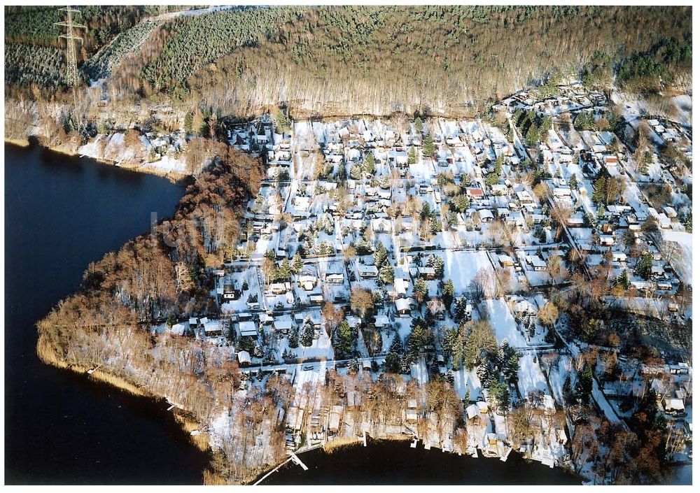 Luftbild bei Strausberg - Winterstimmung über Kleingartenanlagen am Bötzsee bei Strausberg / BRB.