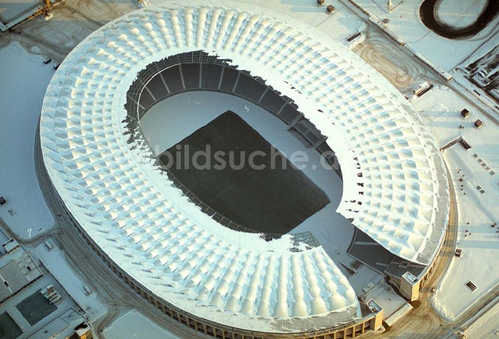 Berlin aus der Vogelperspektive: Winterstimmung am Olympiastadion in Berlin