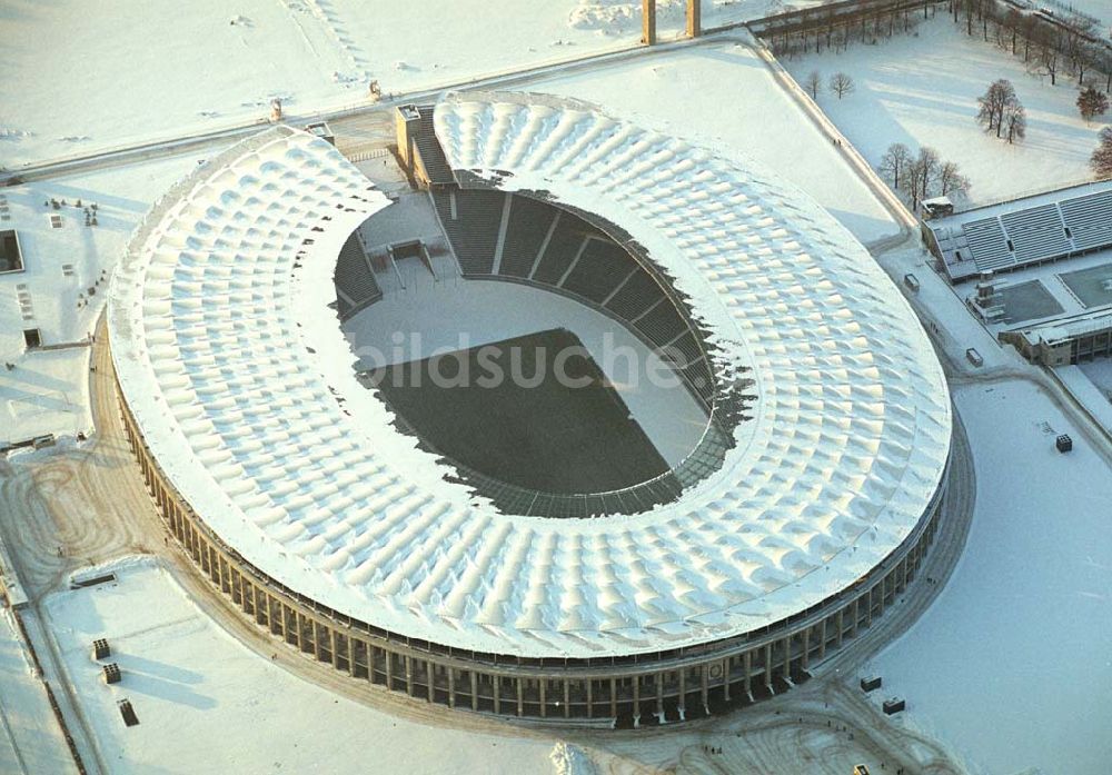 Luftbild Berlin - Winterstimmung am Olympiastadion in Berlin