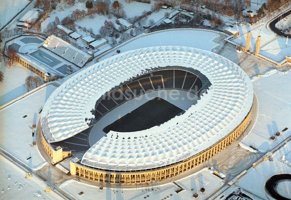 Berlin von oben - Winterstimmung am Olympiastadion in Berlin