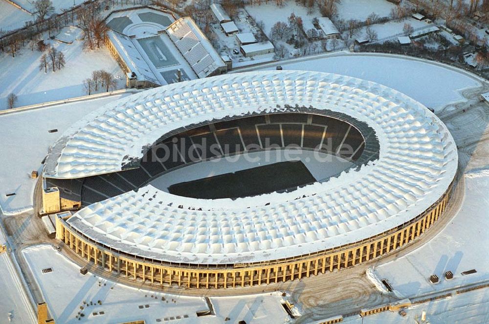 Berlin aus der Vogelperspektive: Winterstimmung am Olympiastadion in Berlin