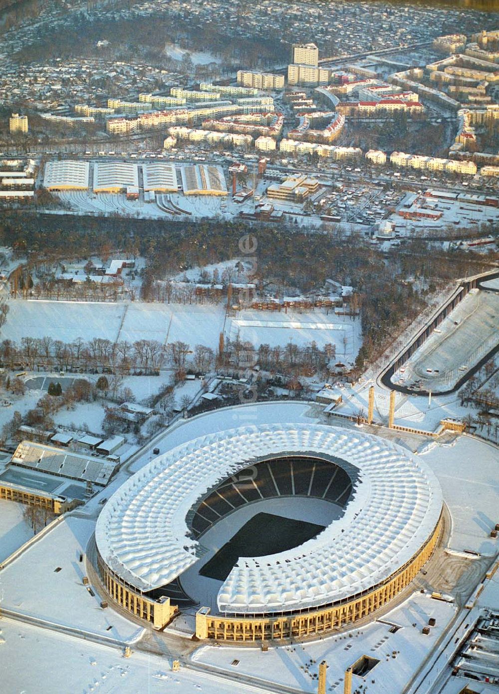 Luftbild Berlin - Winterstimmung am Olympiastadion in Berlin