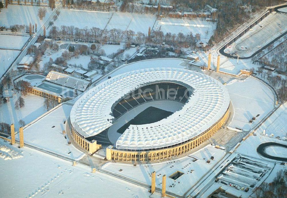 Luftaufnahme Berlin - Winterstimmung am Olympiastadion in Berlin