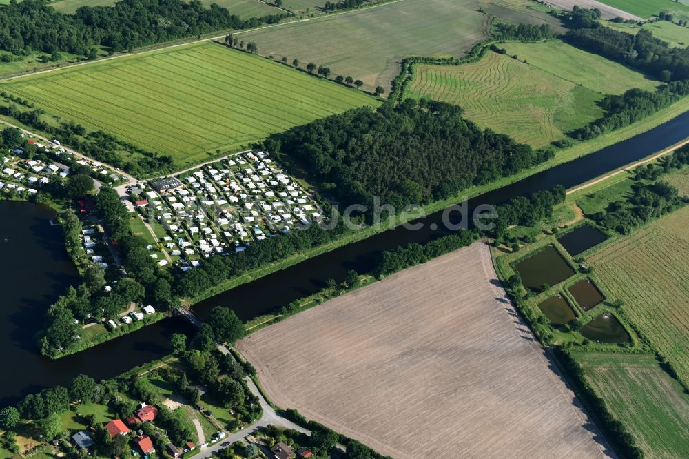 Luftaufnahme Basedow - Wirtschaftsweg- Brücke über den Elbe-Lübeck-Kanal in Basedow im Bundesland Schleswig-Holstein