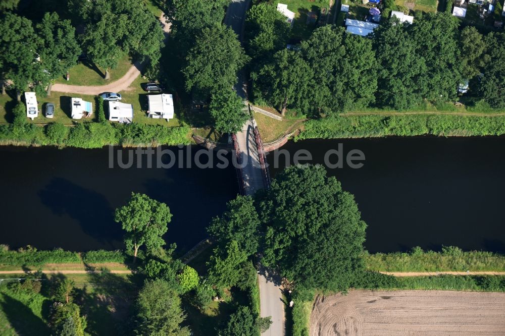 Luftaufnahme Basedow - Wirtschaftsweg- Brücke über den Elbe-Lübeck-Kanal in Basedow im Bundesland Schleswig-Holstein