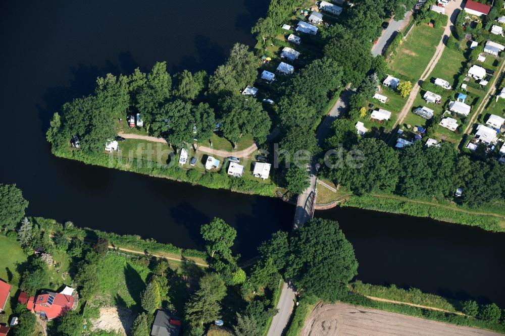 Basedow von oben - Wirtschaftsweg- Brücke über den Elbe-Lübeck-Kanal in Basedow im Bundesland Schleswig-Holstein