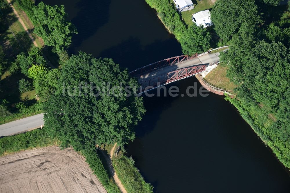 Luftbild Basedow - Wirtschaftsweg- Brücke über den Elbe-Lübeck-Kanal in Basedow im Bundesland Schleswig-Holstein