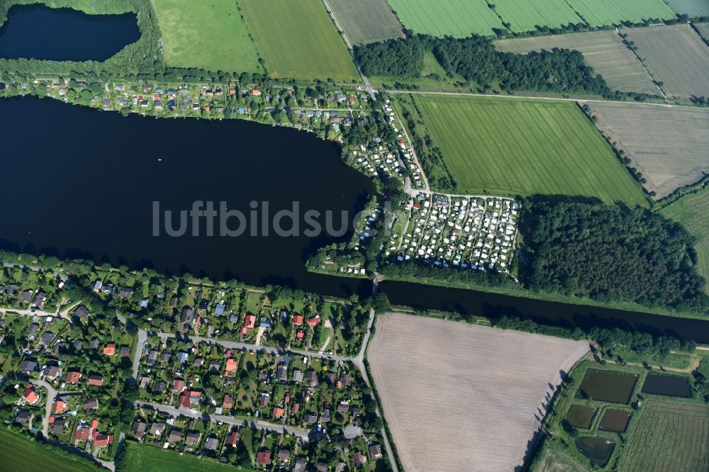 Luftaufnahme Basedow - Wirtschaftsweg- Brücke über den Elbe-Lübeck-Kanal in Basedow im Bundesland Schleswig-Holstein