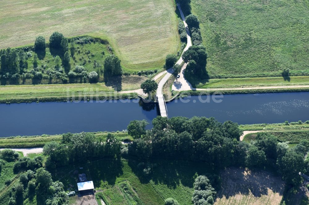 Luftaufnahme Buchhorst - Wirtschaftsweg- Brücke über den Elbe-Lübeck-Kanal in Buchhorst im Bundesland Schleswig-Holstein