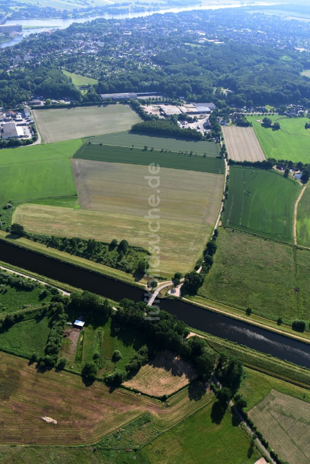 Buchhorst von oben - Wirtschaftsweg- Brücke über den Elbe-Lübeck-Kanal in Buchhorst im Bundesland Schleswig-Holstein