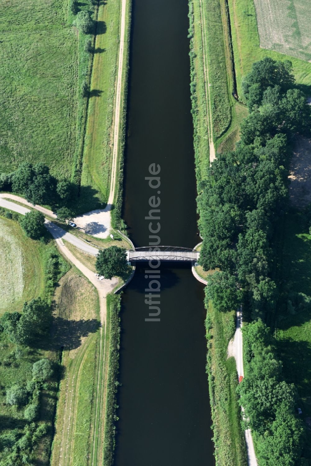 Luftaufnahme Buchhorst - Wirtschaftsweg- Brücke über den Elbe-Lübeck-Kanal in Buchhorst im Bundesland Schleswig-Holstein