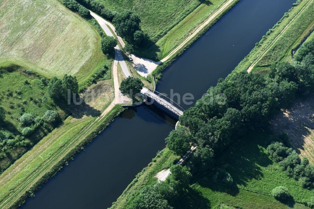 Buchhorst von oben - Wirtschaftsweg- Brücke über den Elbe-Lübeck-Kanal in Buchhorst im Bundesland Schleswig-Holstein