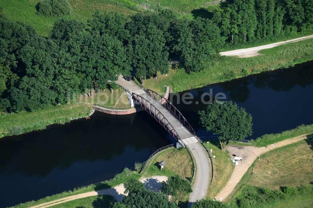 Buchhorst von oben - Wirtschaftsweg- Brücke über den Elbe-Lübeck-Kanal in Buchhorst im Bundesland Schleswig-Holstein