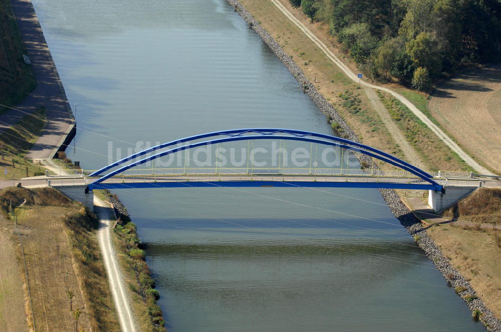 Luftaufnahme Niegripp - Wirtschaftswegbrücke Mühlenweg bei Niegripp