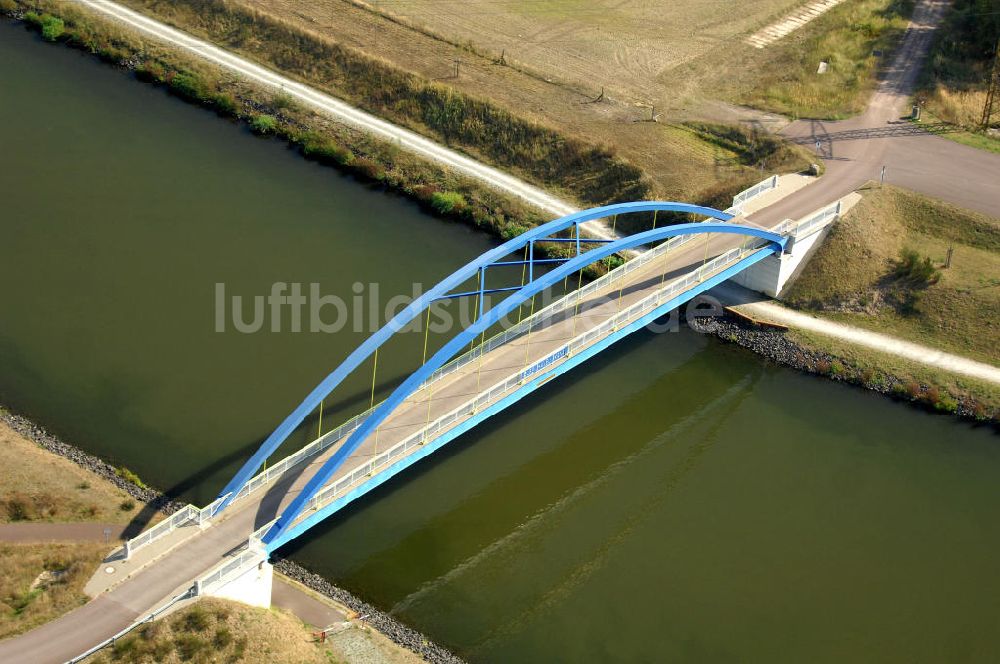 Niegripp von oben - Wirtschaftswegbrücke Mühlenweg bei Niegripp