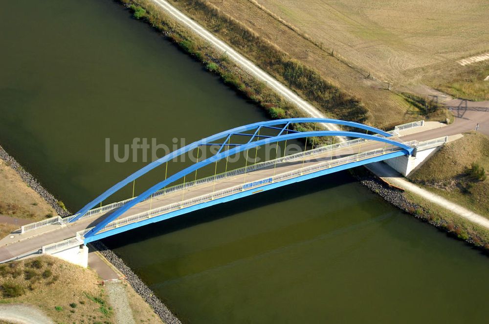 Niegripp aus der Vogelperspektive: Wirtschaftswegbrücke Mühlenweg bei Niegripp