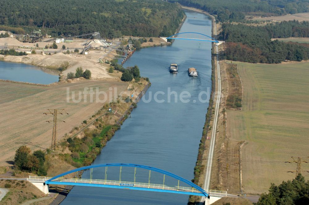 Niegripp von oben - Wirtschaftswegbrücke Mühlenweg bei Niegripp