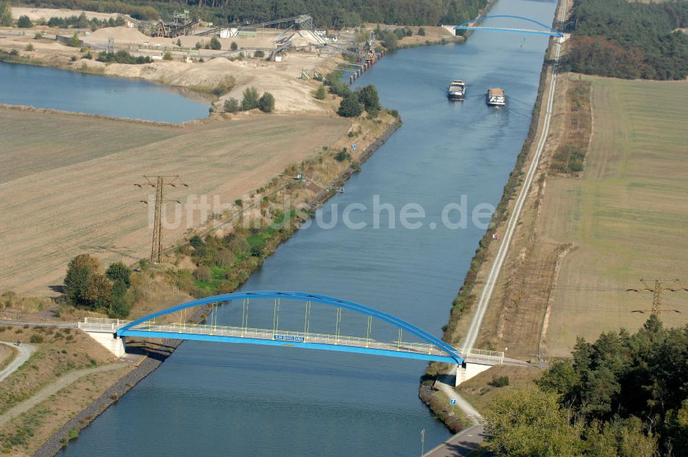 Niegripp aus der Vogelperspektive: Wirtschaftswegbrücke Mühlenweg bei Niegripp