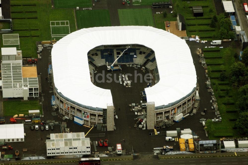 Luftbild Berlin - WM 2006 Adidas-Ministadion vor dem Berliner Reichstag im Tiergarten