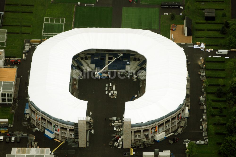 Luftaufnahme Berlin - WM 2006 Adidas-Ministadion vor dem Berliner Reichstag im Tiergarten