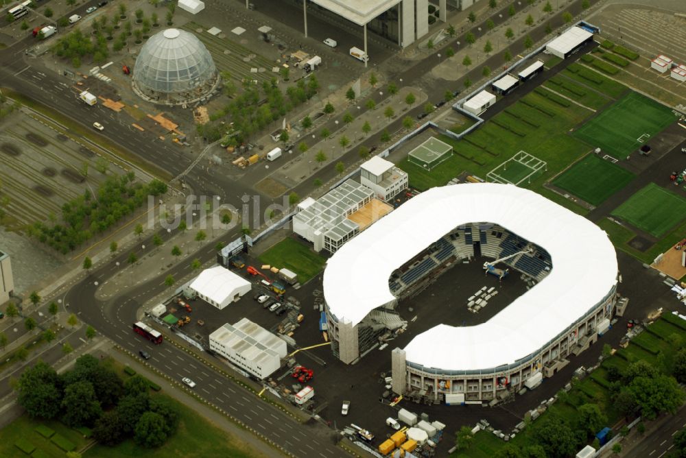 Luftaufnahme Berlin - WM 2006 Adidas-Ministadion vor dem Berliner Reichstag im Tiergarten