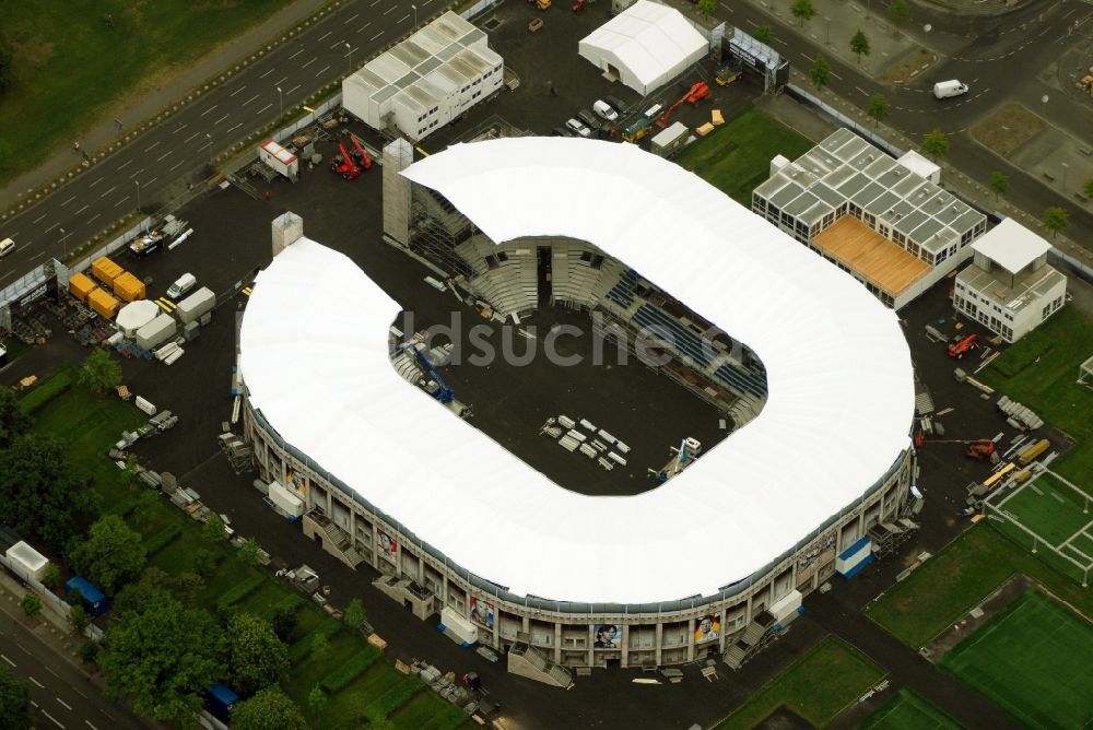 Luftbild Berlin - WM 2006 Adidas-Ministadion vor dem Berliner Reichstag im Tiergarten