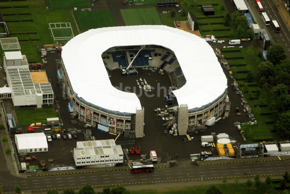 Berlin aus der Vogelperspektive: WM 2006 Adidas-Ministadion vor dem Berliner Reichstag im Tiergarten