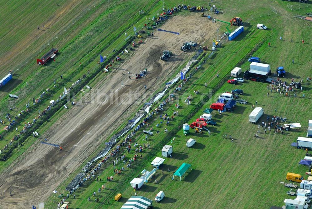 Schmachtenhagen aus der Vogelperspektive: Wochenende der Deutsche Meisterschaften im Tractor-Pulling Klasse bis 8000 PS