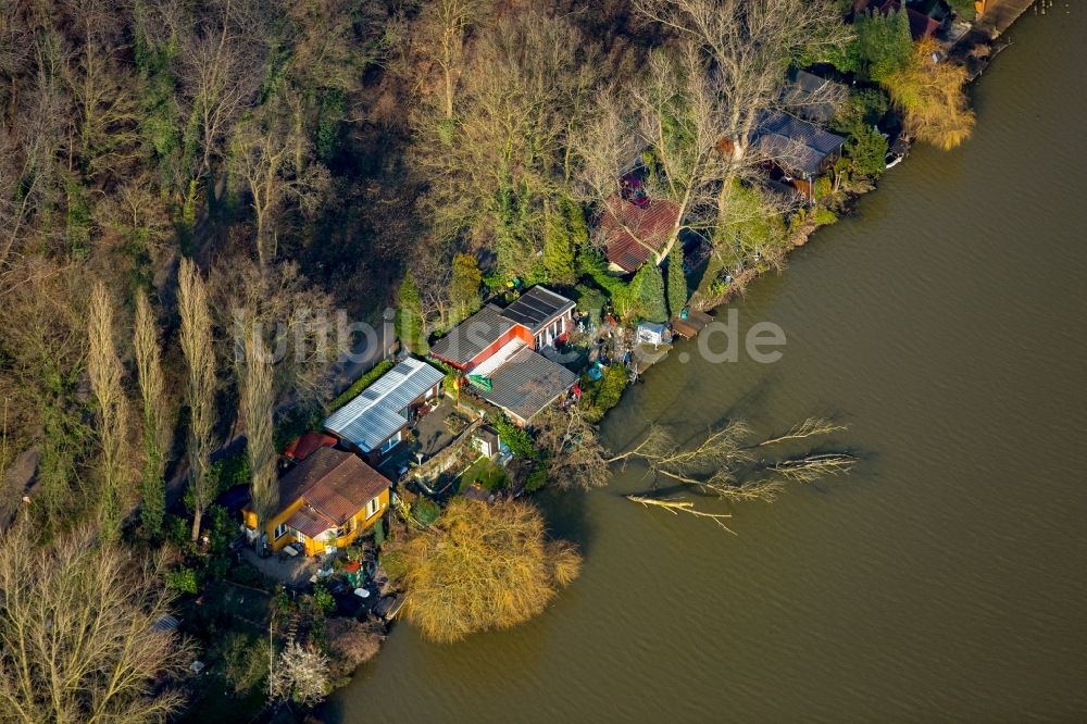 Luftaufnahme Emmerich am Rhein - Wochenendgrundstücke am See Tiefe Wild in Emmerich am Rhein im Bundesland Nordrhein-Westfalen