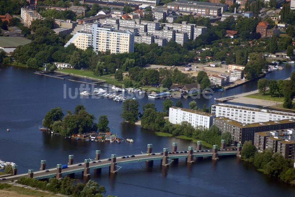 Luftbild Berlin - Wohn- und Bebauungsflächen der Wasserstadt Spandau am Spandauer See