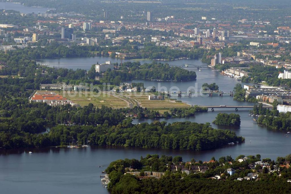 Luftaufnahme Berlin - Wohn- und Bebauungsflächen der Wasserstadt Spandau am Spandauer See