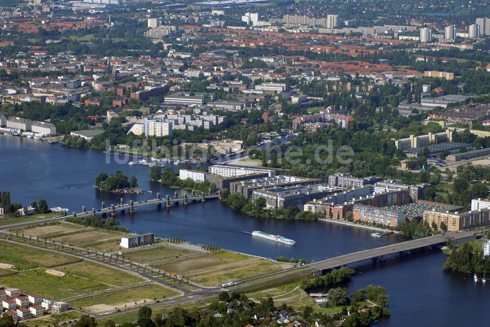 Berlin von oben - Wohn- und Bebauungsflächen der Wasserstadt Spandau am Spandauer See