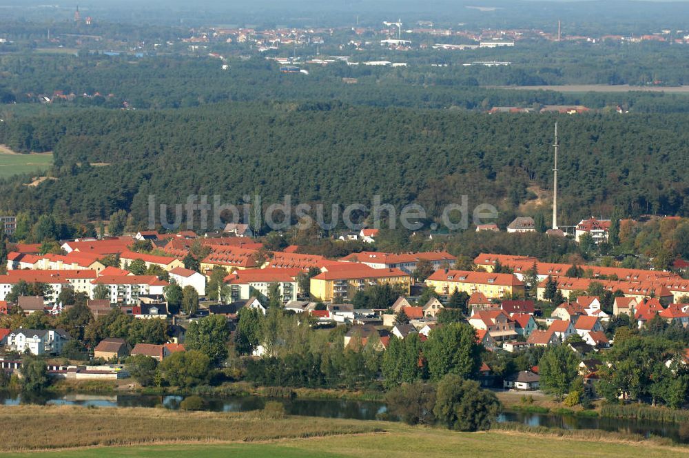 Premnitz aus der Vogelperspektive: Wohn- und Fabrikarbeitersiedlungen am Havelufer / Alte Hauptstraße in Premnitz