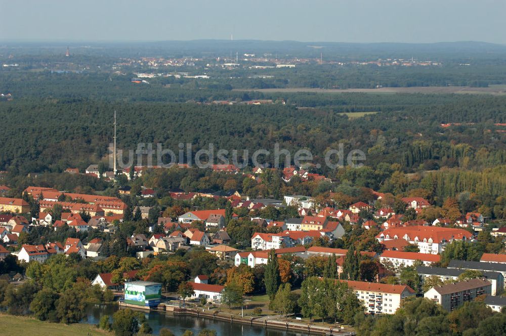 Premnitz von oben - Wohn- und Fabrikarbeitersiedlungen am Havelufer / Alte Hauptstraße in Premnitz