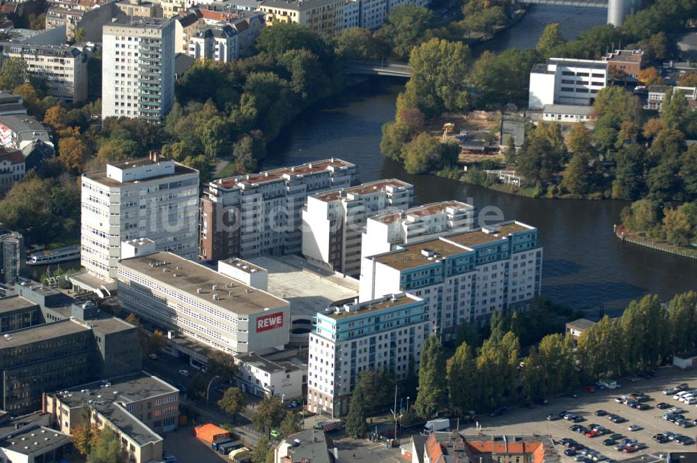 Berlin von oben - Wohn- und Geschäftshaus in Berlin Charlottenburg