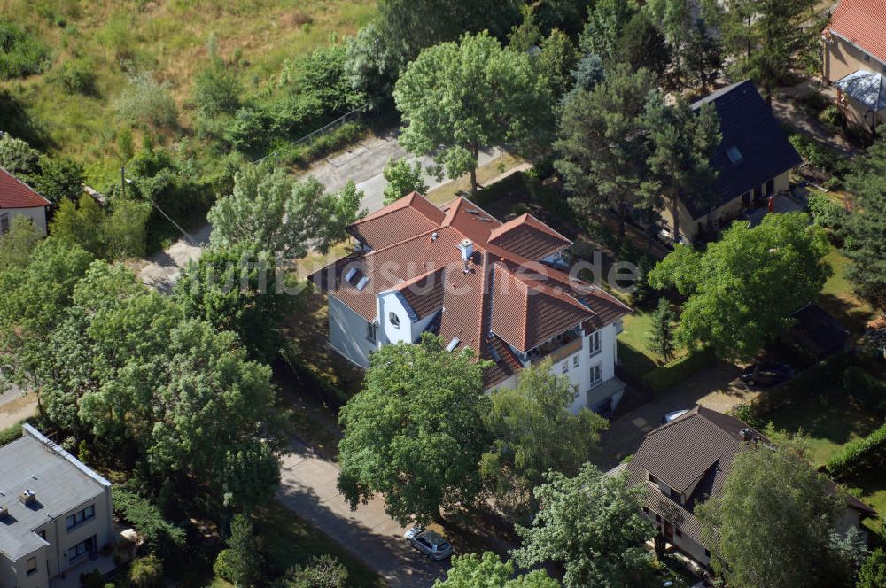 Berlin von oben - Wohn- und Geschäftshaus an der Dirschauer Strasse 2 in 12623 Berlin - Mahlsdorf, dem Sitz der Luftbildagentur euroluftbild.de