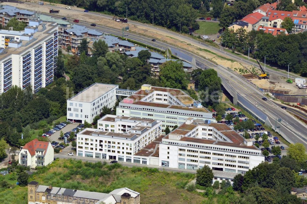 Potsdam von oben - Wohn- und Geschäftshaus an der Edisonallee in Potsdam in Brandenburg