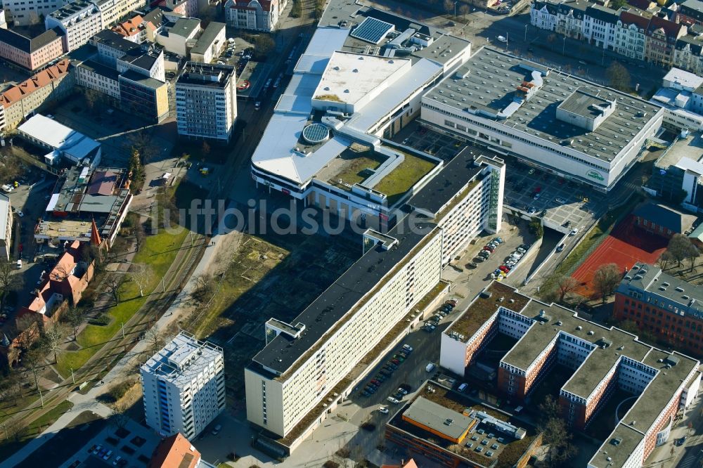 Cottbus aus der Vogelperspektive: Wohn- und Geschäftshaus entlang der Stadtpromenade in Cottbus im Bundesland Brandenburg, Deutschland