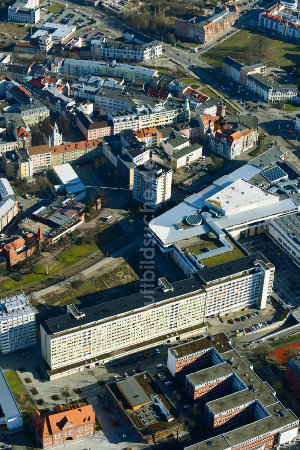 Luftbild Cottbus - Wohn- und Geschäftshaus entlang der Stadtpromenade in Cottbus im Bundesland Brandenburg, Deutschland