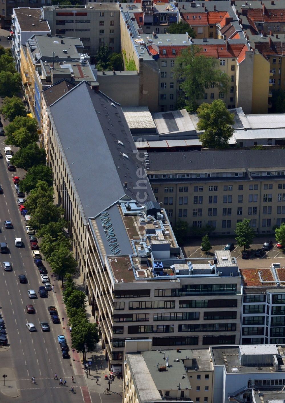 Berlin von oben - Wohn- und Geschäftshaus- Neubau- Gebäude Bismarck - Karree an der Bismarckstraße in Berlin Charlottenburg