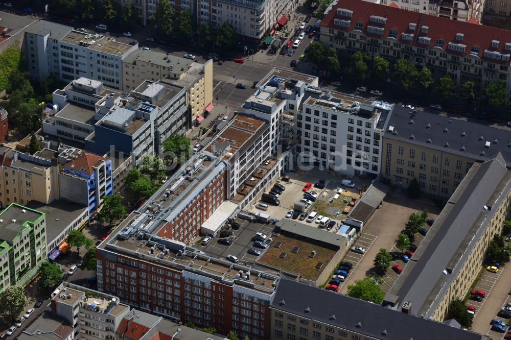 Berlin aus der Vogelperspektive: Wohn- und Geschäftshaus- Neubau- Gebäude Bismarck - Karree an der Bismarckstraße in Berlin Charlottenburg