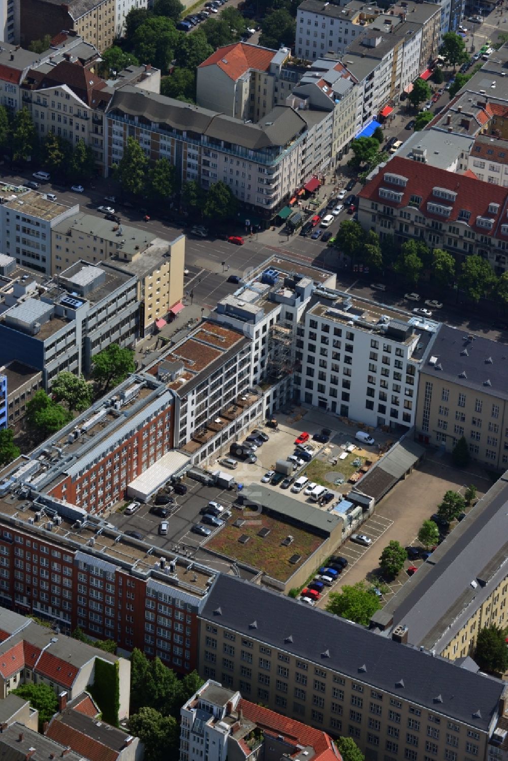 Luftaufnahme Berlin - Wohn- und Geschäftshaus- Neubau- Gebäude Bismarck - Karree an der Bismarckstraße in Berlin Charlottenburg