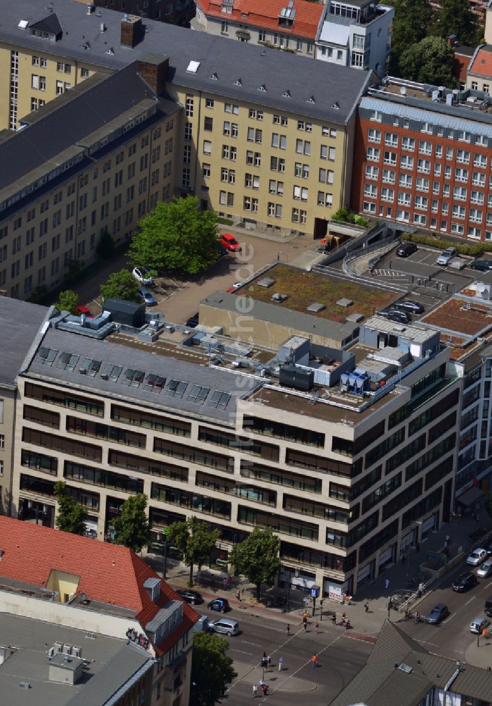 Berlin von oben - Wohn- und Geschäftshaus- Neubau- Gebäude Bismarck - Karree an der Bismarckstraße in Berlin Charlottenburg