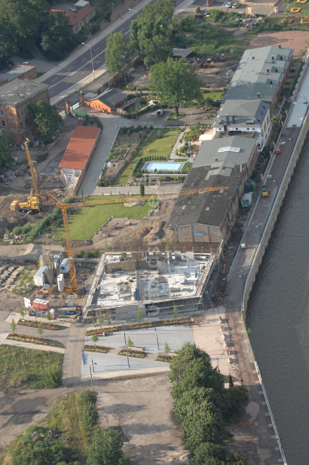 Magdeburg aus der Vogelperspektive: Wohn- und Geschäftshaus Am Stadtplatz in Magdeburg