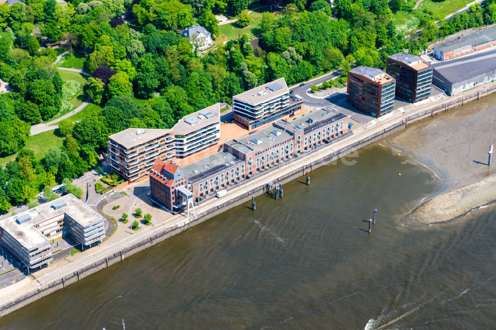 Hamburg von oben - Wohn- und Geschäftshaus Viertel Altonaer Kaispeicher im Ortsteil Altona in Hamburg, Deutschland