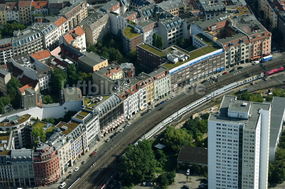 Luftbild Berlin - Wohn- und Geschäftshaus Viertel entlang der Dircksenstraße in Berlin, Deutschland