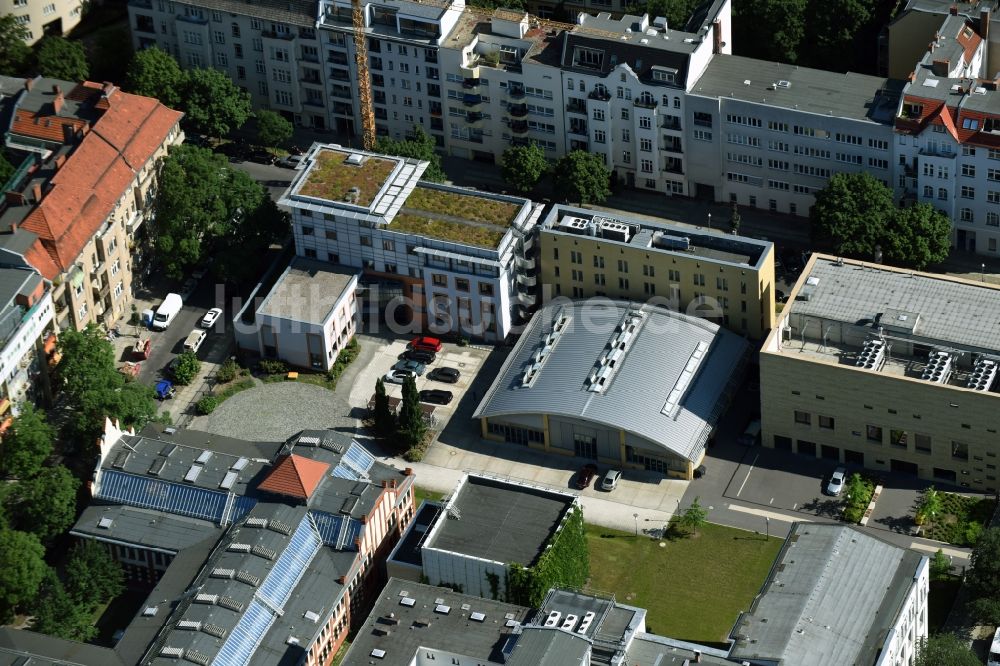 Berlin aus der Vogelperspektive: Wohn- und Geschäftshaus Viertel entlang Guerickestraße - Kohlrauschstraße in Berlin